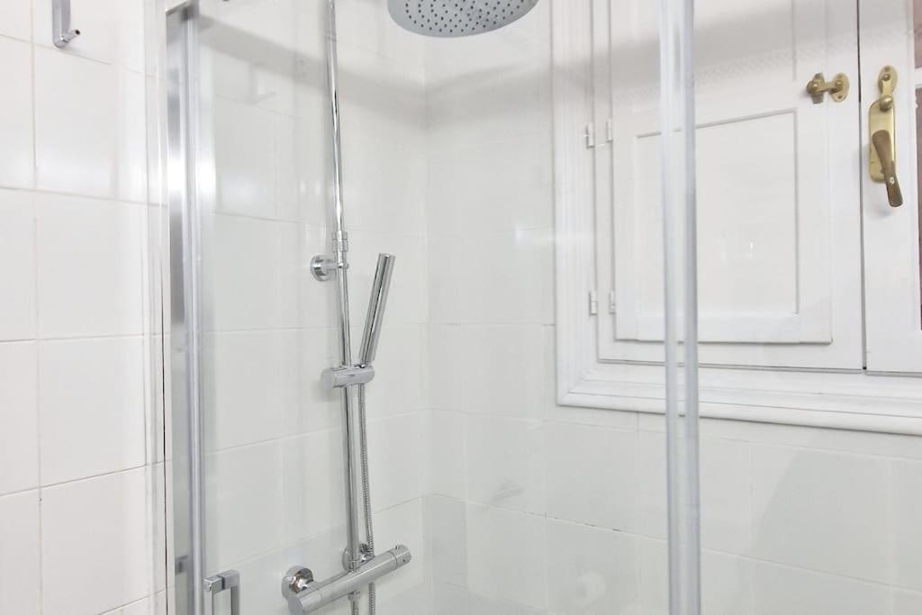セビリアPrecioso En Santa Cruz Lirio Bajoアパートメント エクステリア 写真